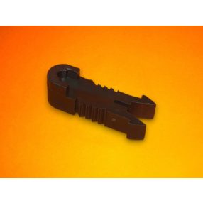 Fűkivető ajtó tengely rögzítő