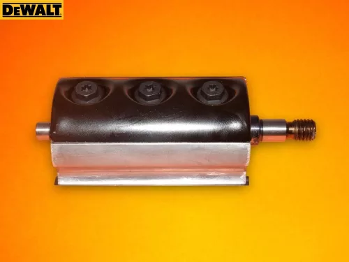Gyalukes-dob-Dewalt-DCP580