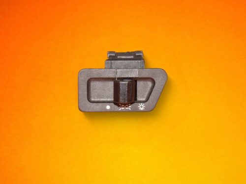 Fenyszoro-kapcsolo-Tornado-TRD-33