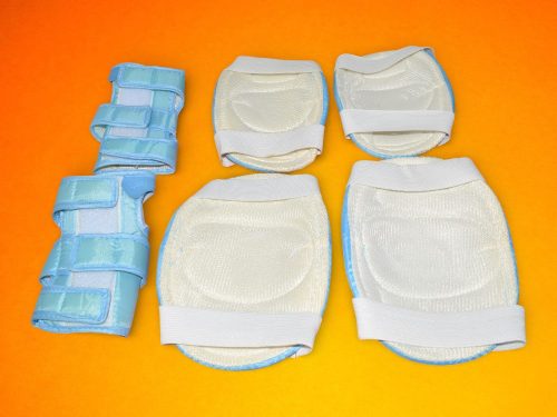 Kerekparos-kez-konyok-es-terdvedo